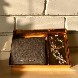NWT Michael Kors Brown Carryall Wallet w/ Keychain